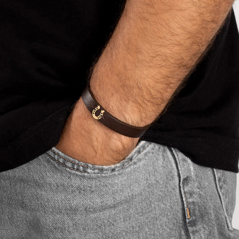 دستبند چرم با پلاک طلا نعل